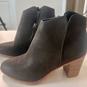 MIA Black Ankle Boots with Chunky Heel and Side Zipper